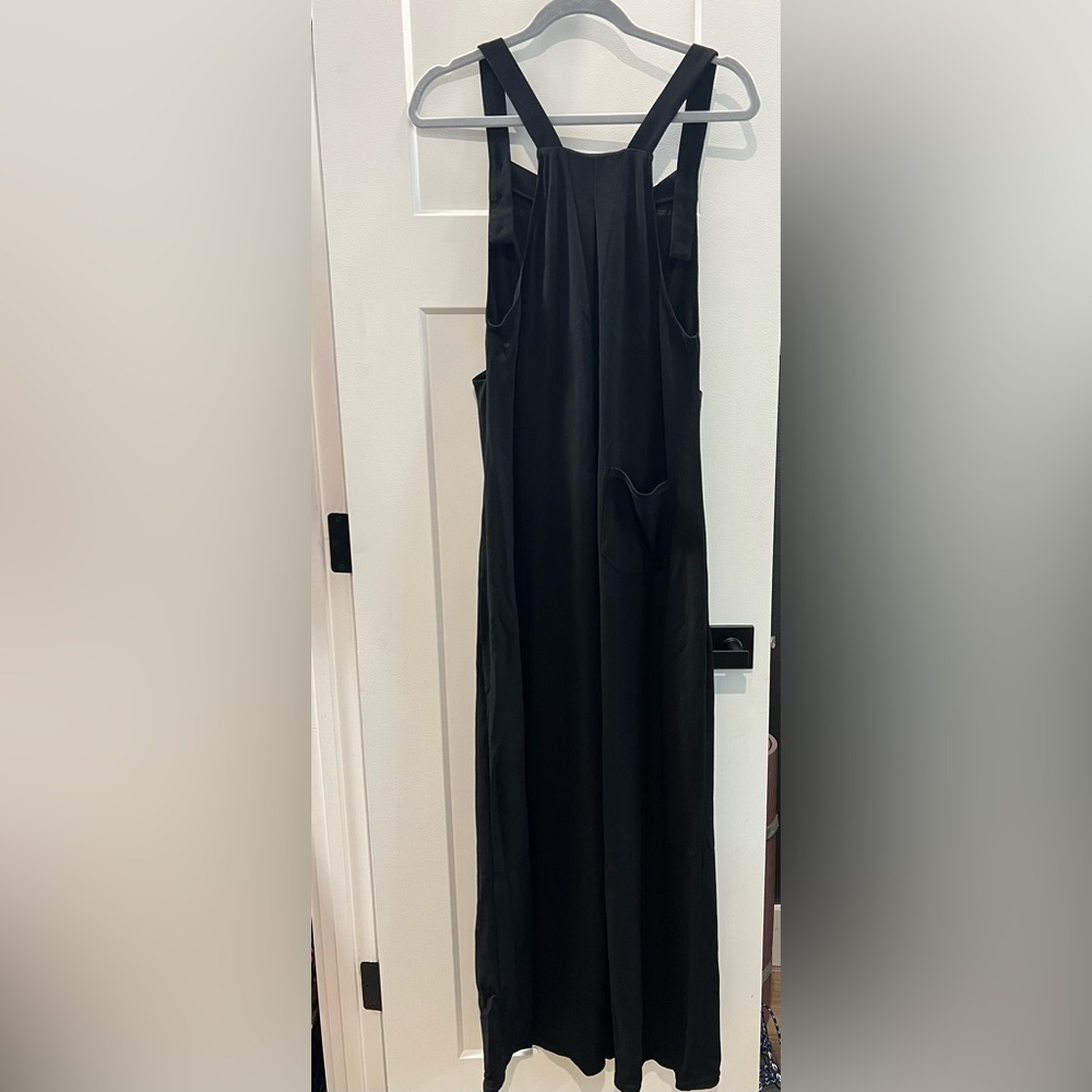 HALARA Black Sleeveless Dress with Button Accents